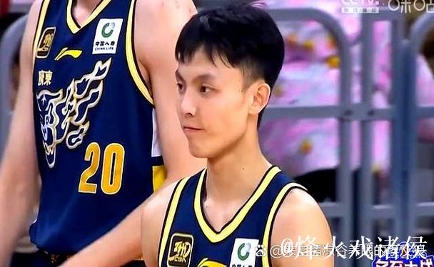 央视直播！CBA焦点对决来袭，徐杰火线复出，杜锋要给丁伟上一课