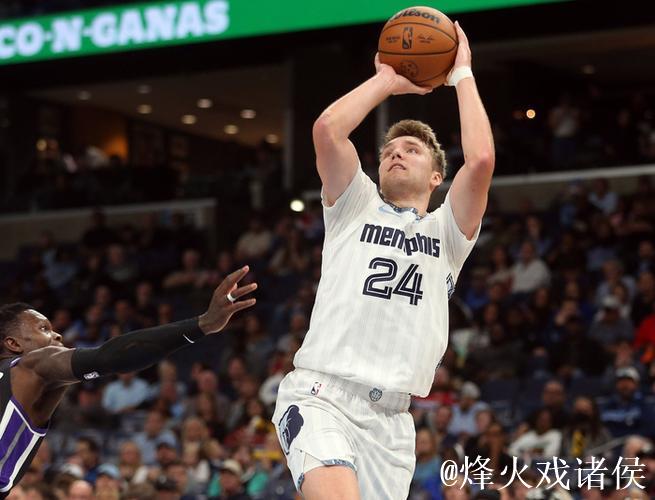 卡姆-斯潘塞近6战场均18.8分5.3助,真实命中率90.1% 卡姆-斯潘塞近6战场均18.8分5.3助,真实命中率90.1%